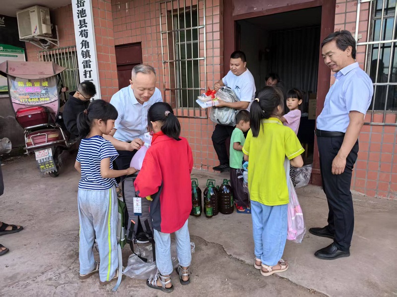慰问照片.jpg